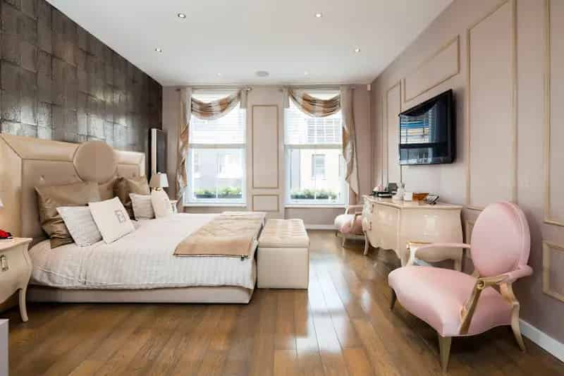 Luxury Townhouse in Prestigious London Location
