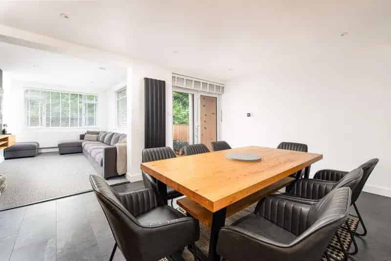 4 Bedroom End Terrace House for Sale