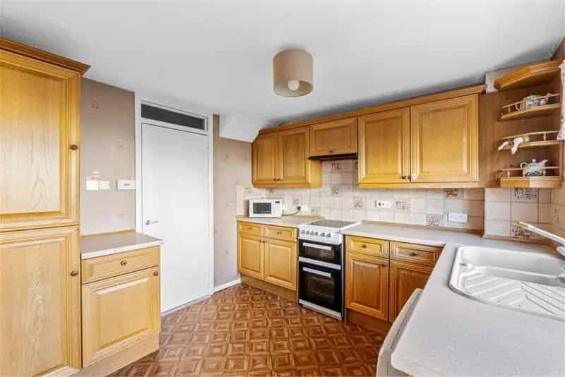 3 Bed Semi-Detached House with Garden