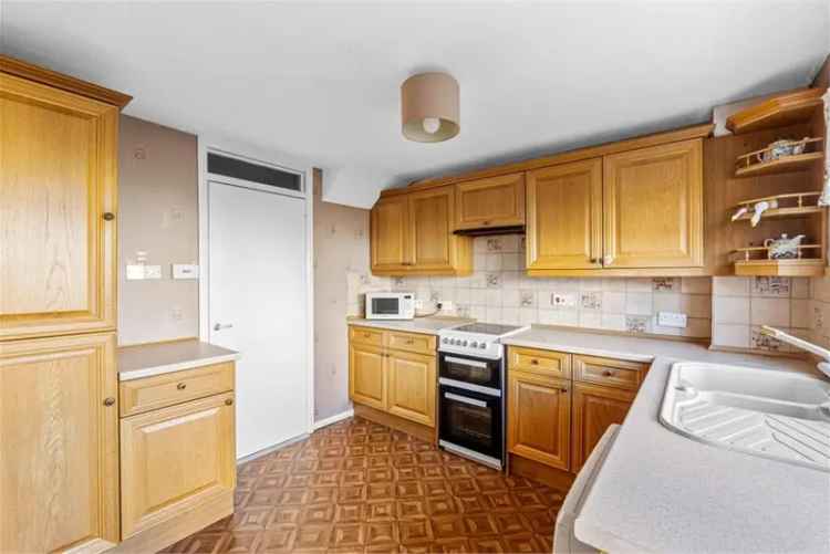3 Bed Semi-Detached House with Garden