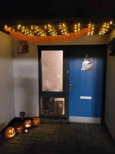 2 Bed Ground Floor Flat with Garage and Outdoor Space