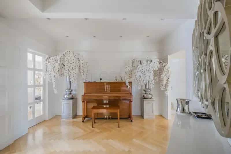 4-Bedroom 3-Bath Apartment Belsize Park 2235 sq ft