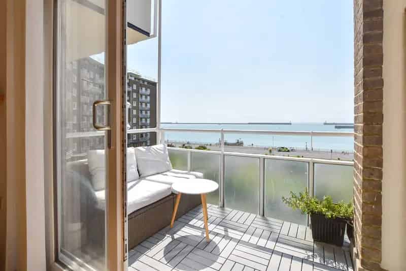 3 Bedroom Flat for Sale with Stunning Sea Views