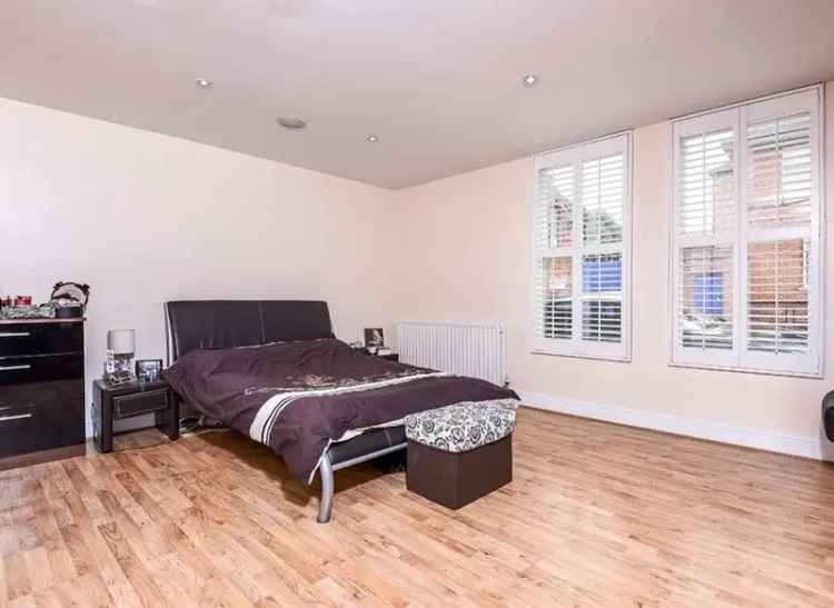 2 Bedroom Maisonette near Clapham Common