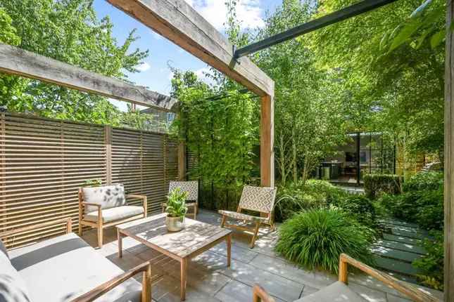 Town house for sale in Chiswick High Road, London W4