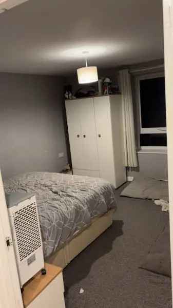 Flat For Rent in Ashfield, England