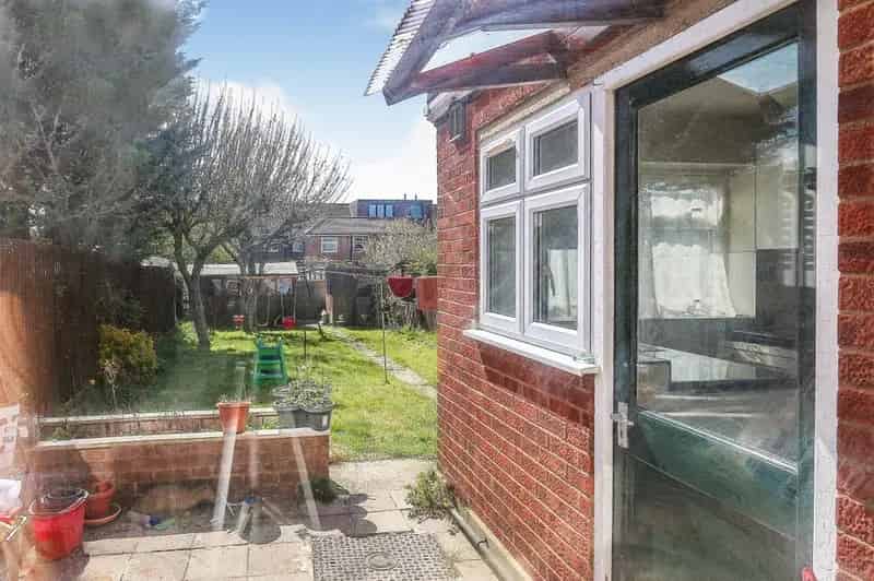 2 bedroom Mid Terrace House to rent, Chigwell, Essex, IG7