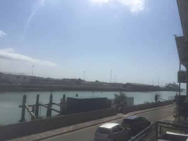 2 Bed Harbour Flat with Private Parking and Communal Garden