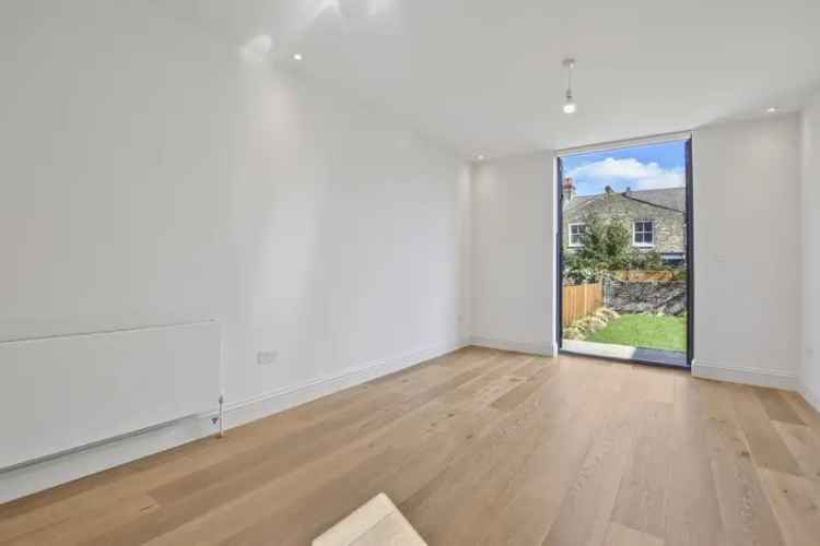 2 Bedroom Garden Flat for Sale in Kensal Triangle