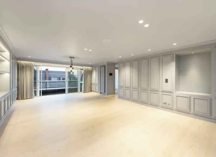 Flat For Sale in Park Lane, London, England