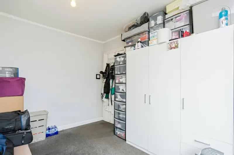 3-Bedroom House Near Crawley Town Centre