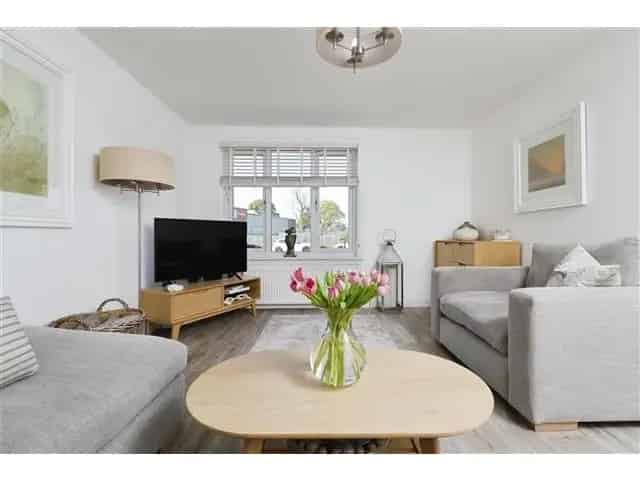 2 Bedroom Ground Floor Flat for Sale
