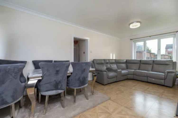 3 Bedroom Flat for Sale Nicol Estate Agents