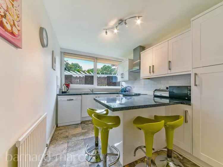 Wimbledon Park 2-Bedroom Apartment with Balcony and Communal Facilities