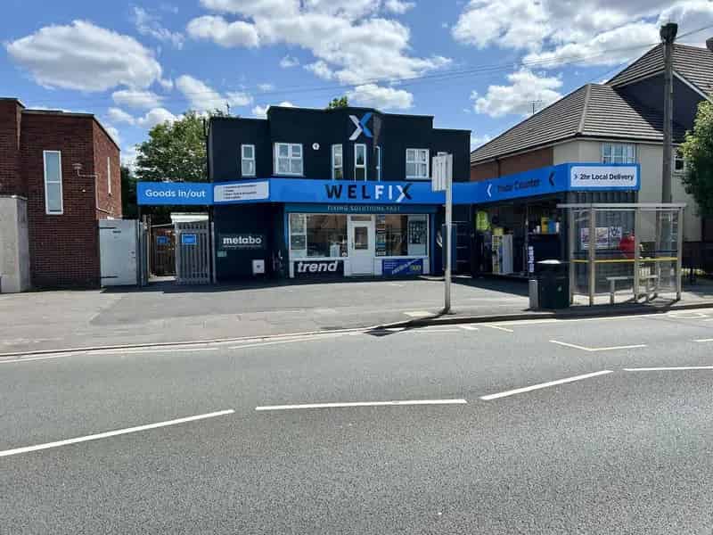 Shrewsbury Retail Showroom 2582 sq ft Ample Parking Commercial Space