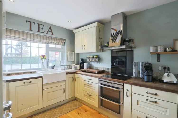 Four Bedroom Detached Family Home in Shrewley