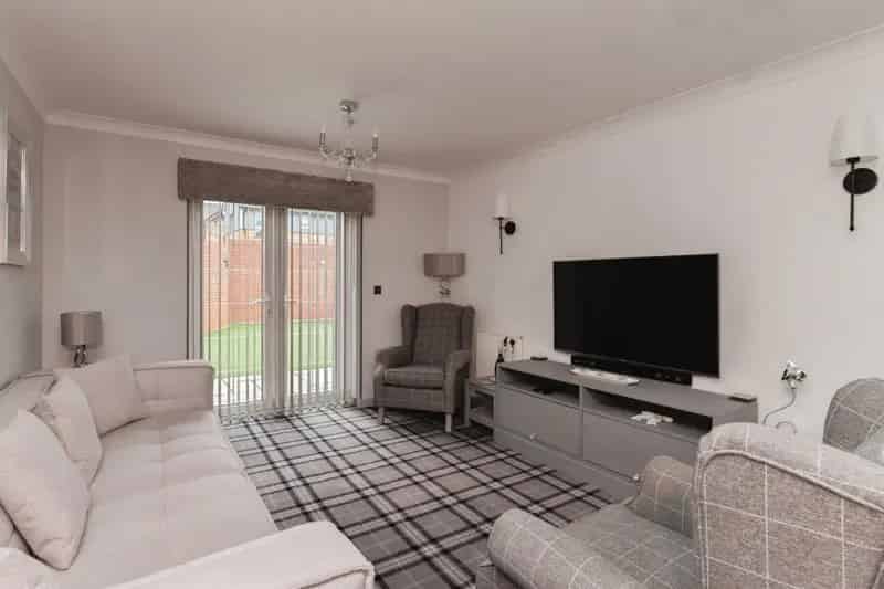 Four Bedroom Detached House with Summerhouse and Ample Parking