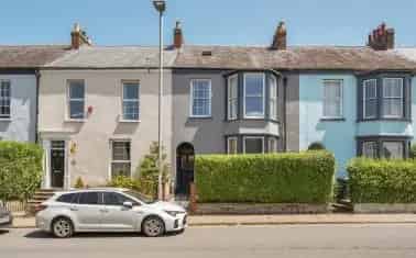 Grade II Listed Georgian Townhouse - Charming Home with Modern Amenities