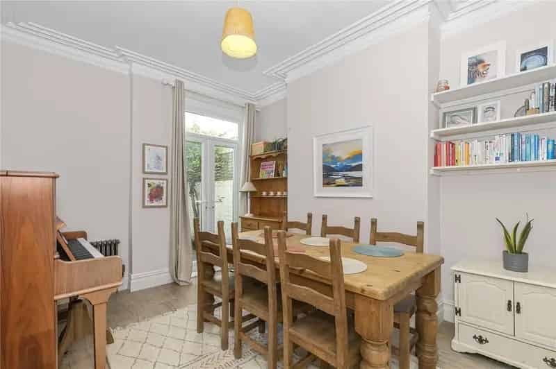 5 Bedroom Terraced House for Sale