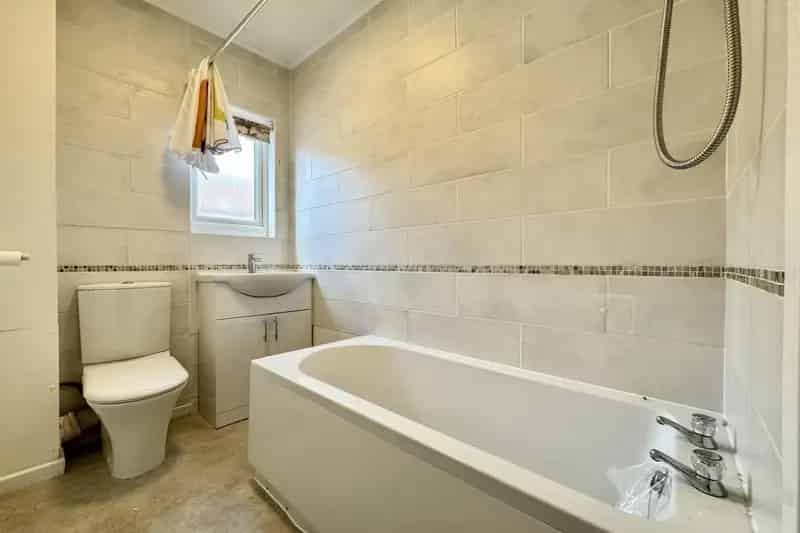 2 Bed House with Garden and Modern Kitchen