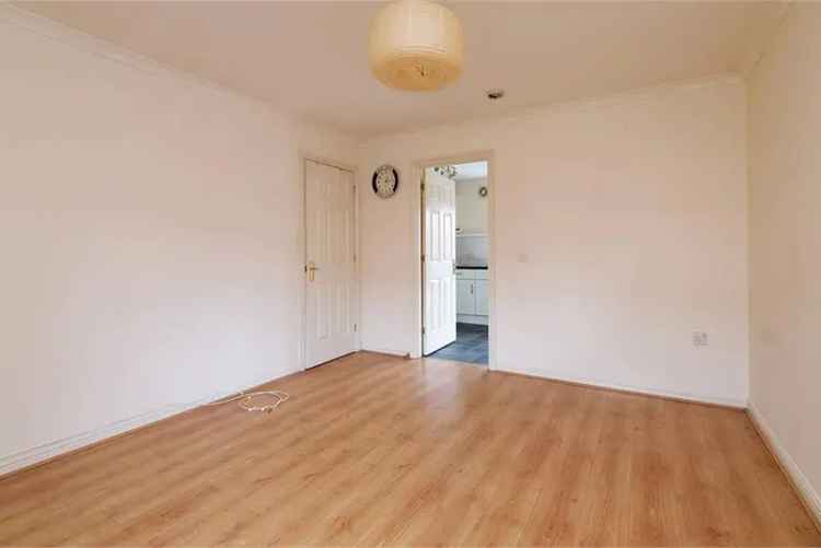 2 Bed Semi Detached House with Driveway and Garden