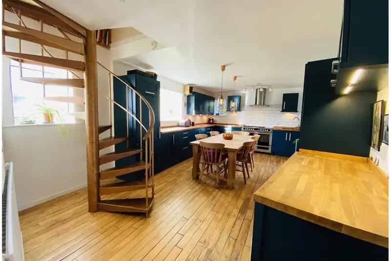 5 Bed Bungalow Detached with 1 Reception Room