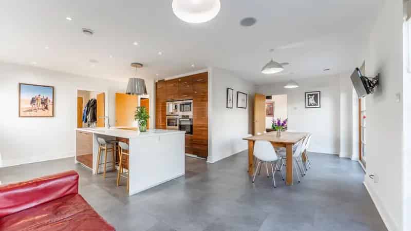 Luxury 5-Bedroom Detached Home in Canniesburn Estate