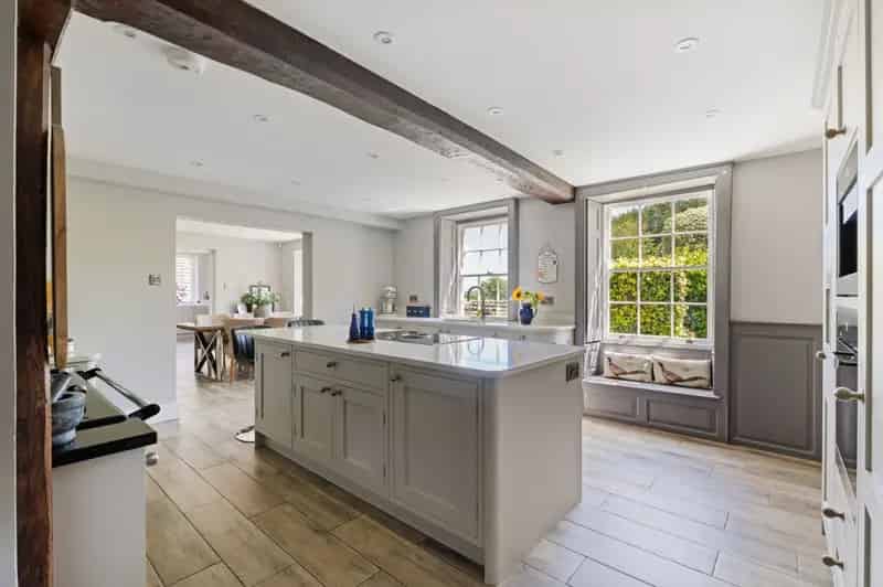 6 Bedroom Grade II Listed House in New Forest