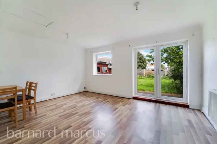 2 Bed Semi Detached House Large Garden Close To Shops