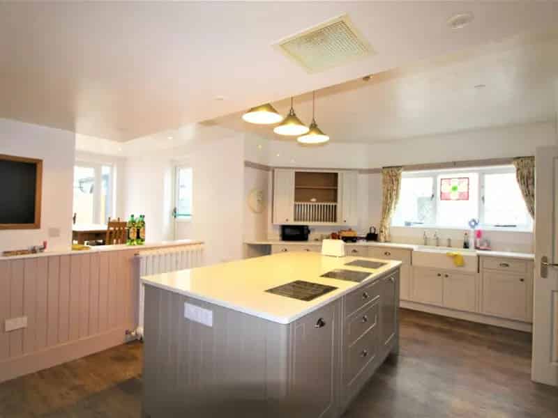 En-suite Room in Shared House with Amenities