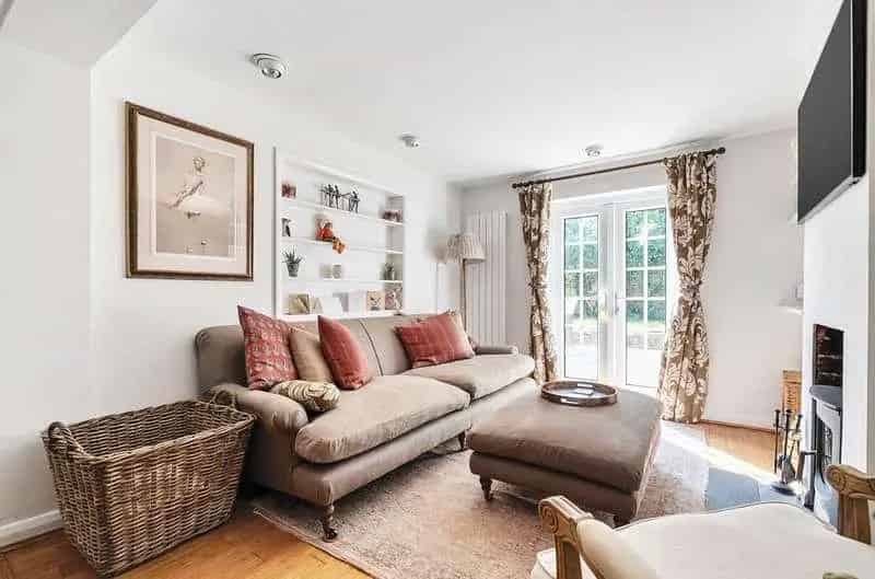 3 Bed House for Sale Near Farncombe Station