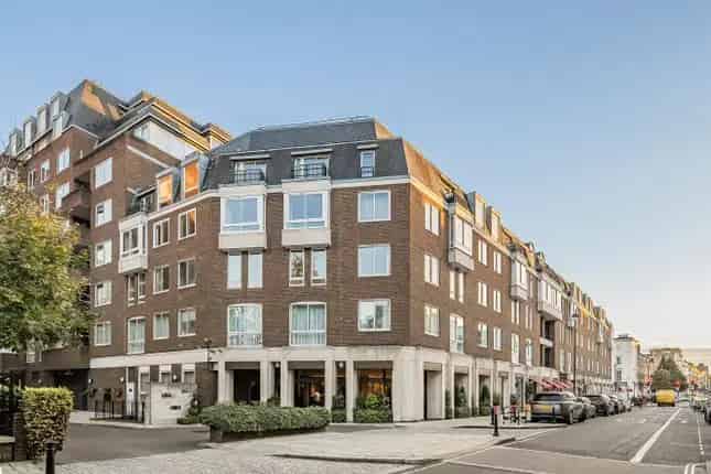 2-Bedroom Apartment in Belgravia, London SW1W