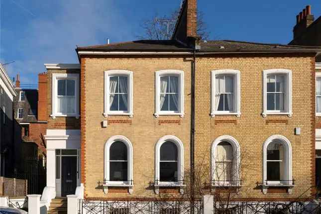 Semi-detached House for Sale in London SW10