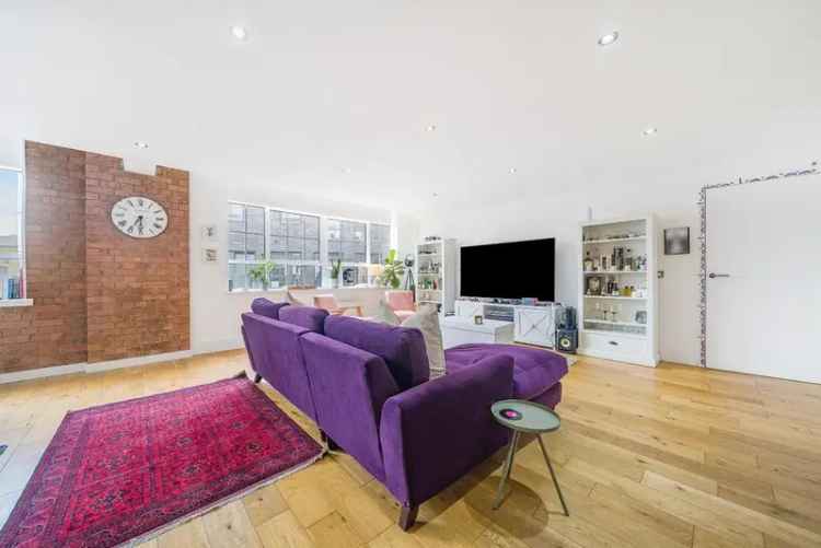 Spitalfields Warehouse Conversion Apartment 1032 sq ft