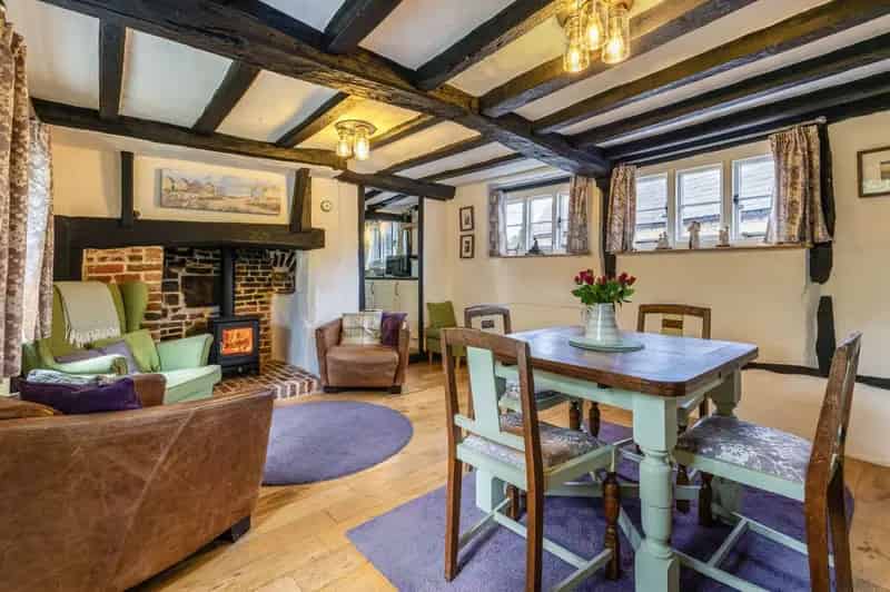 Grade II Listed 2-Bedroom Cottage for Sale in Selborne Hampshire