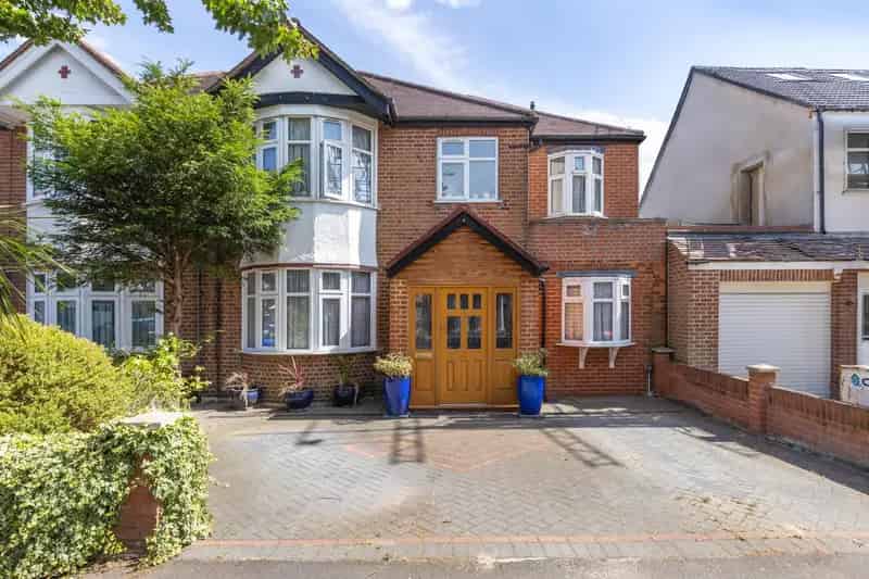 4 Bedroom Semi-Detached House for Sale Isleworth