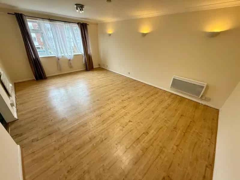 Two Bedroom Flat near Luton Town Centre and Train Station
