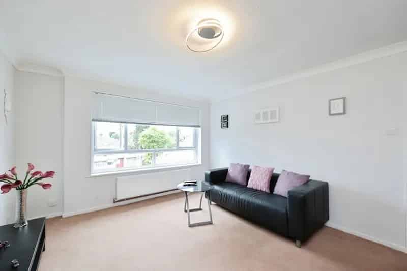 One Bedroom Flat Carpenders Park Share of Freehold Private Garage