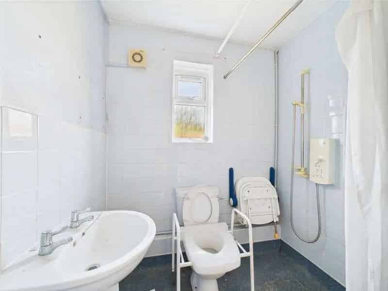 4 Bed Flat for Sale: Two 2-Bed Maisonettes with Large Garden