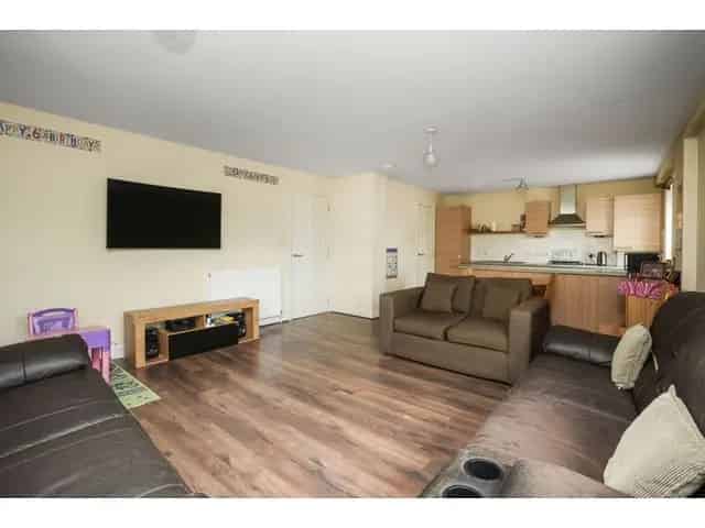 2 Bedroom Flat for Sale in Edinburgh Shore