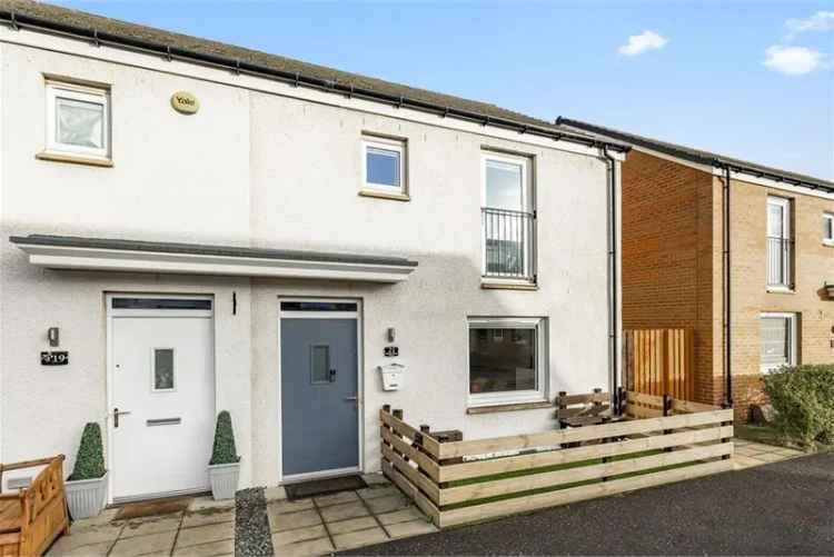 3 Bed House - End Terraced with 1 Reception Room