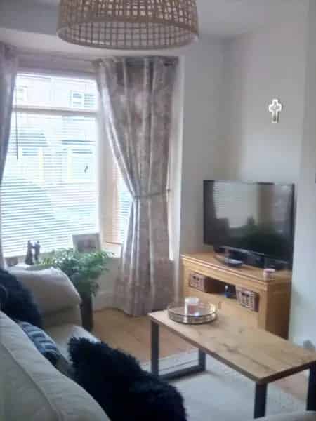 Two Double Bedroom House Near Town Centre