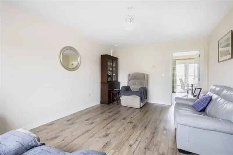 4 Bed Detached House with 1 Reception Room