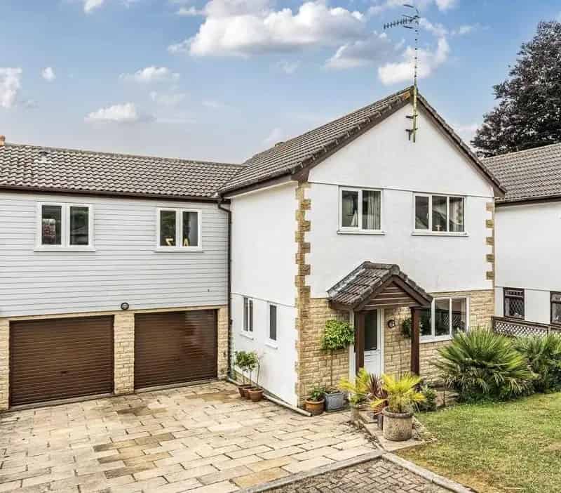6 Bedroom Detached House For Sale
