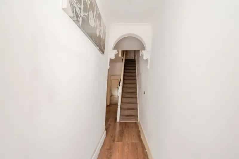 5 Bedroom Mid-Terraced House For Sale