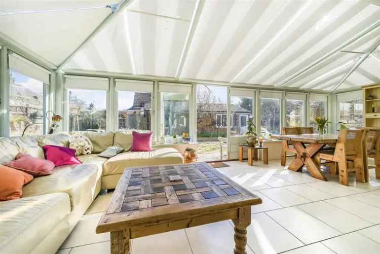 3 Bedroom Detached House for Sale in Bedford