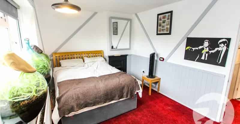 2 Bedroom House for Sale Near Kidbrooke Station