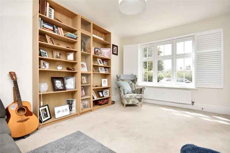 House For Sale in Leeds, England