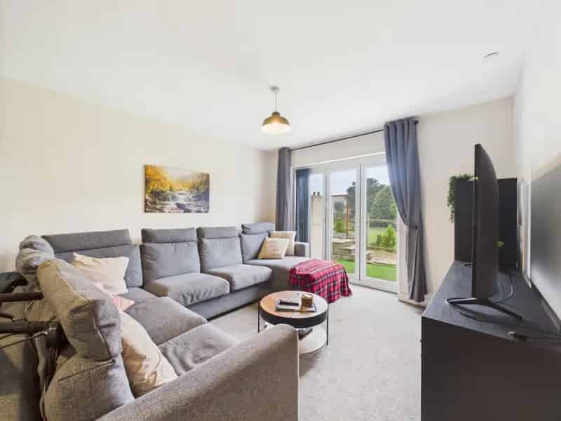 2 Bedroom Flat for Sale in Stonehouse