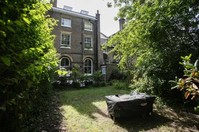 2 Bedroom Detached House to Rent Camberwell Grove